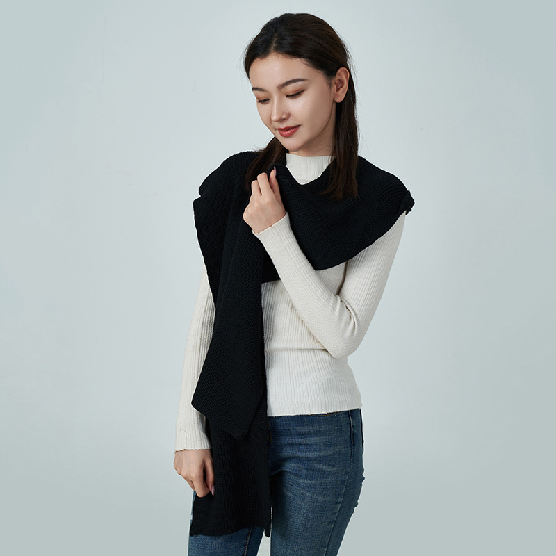 秋冬ウールの糸の外に帽子付きの小さいショールのニットを掛けて、保温のカシミヤのマフラーを厚くします。|undefined