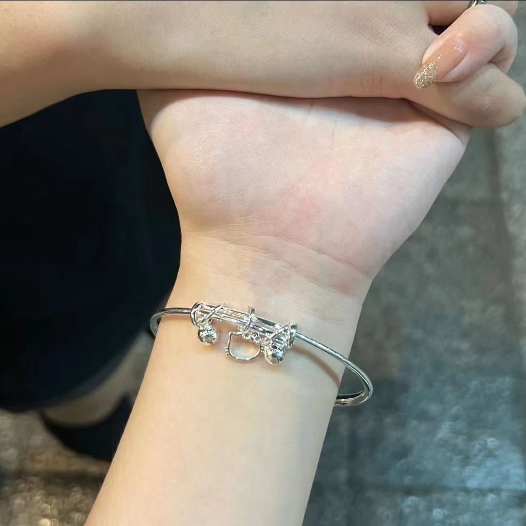 Nuevo pulsera de campana de gatos kt simple y versátil Kitty colgar pulsera deslizante para dar regalo a la novia