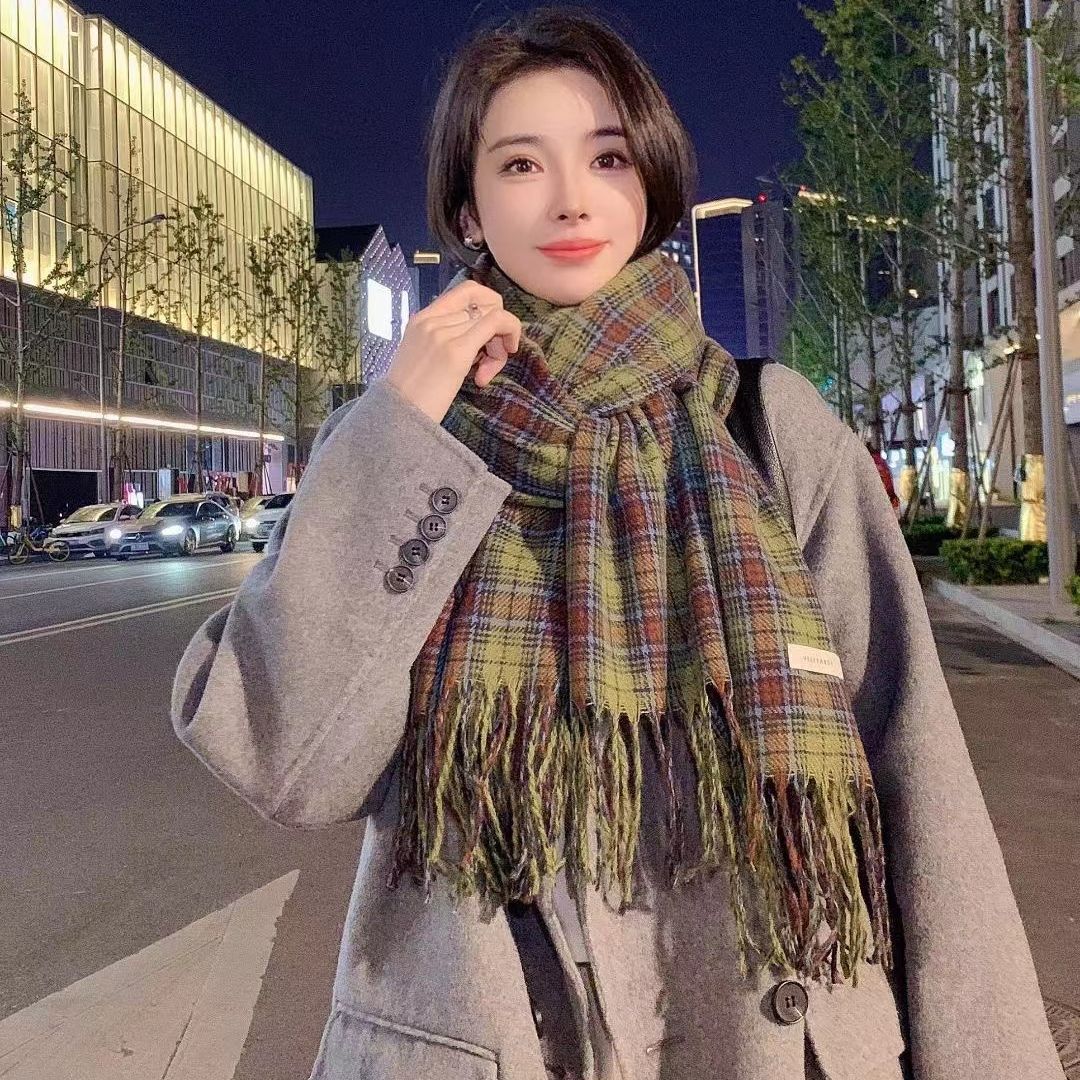 Nueva versátil engrosada de alta calidad bufanda de Chal caliente para hombres Estilo coreano retro bufanda a cuadros verde para mujeres Otoño e Invierno