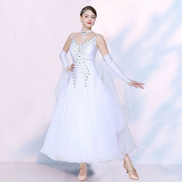 White sleeves, lifting effect