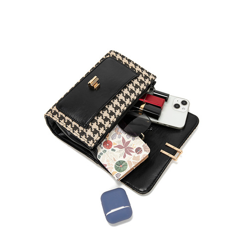 Women's Small Charming Wind Bag, Korean Style Shoulder and Crossbody Bag with Polka Dot Chain Texture PU Bag