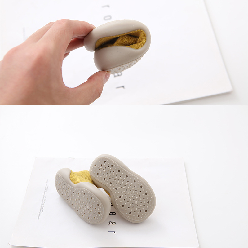 Primavera, verano y otoño calcetines de piso livianos para niños zapatos de bebé niño suela de goma tela de algodón impermeable zapatos y calcetines de educación temprana cortos estándar