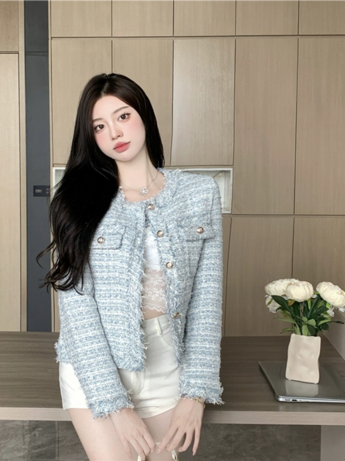 Tweed Style Tweed Jacket Autumn and Winter 2025 New Style Tassel Chic Short Street Long-Sleeved Top Women's Clothing