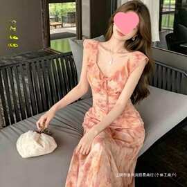 韩国2026夏新款茶歇粉色荷叶边碎花V领连衣裙绝美收腰显瘦长裙女