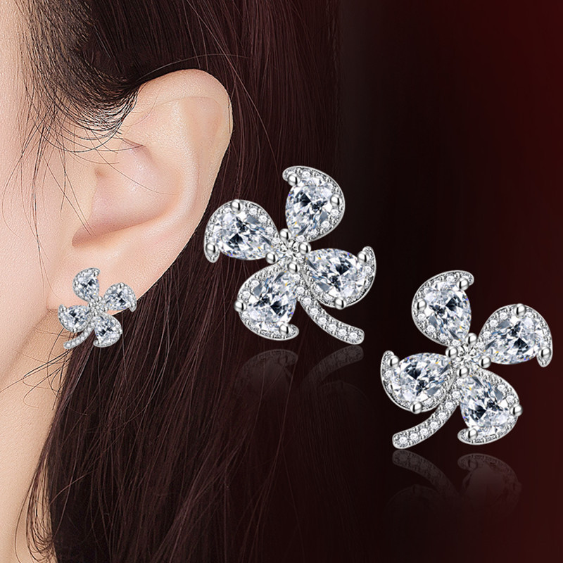 简约镶钻幸运草花卉耳钉奢华感法式优雅四叶花朵满钻锆石耳钉
