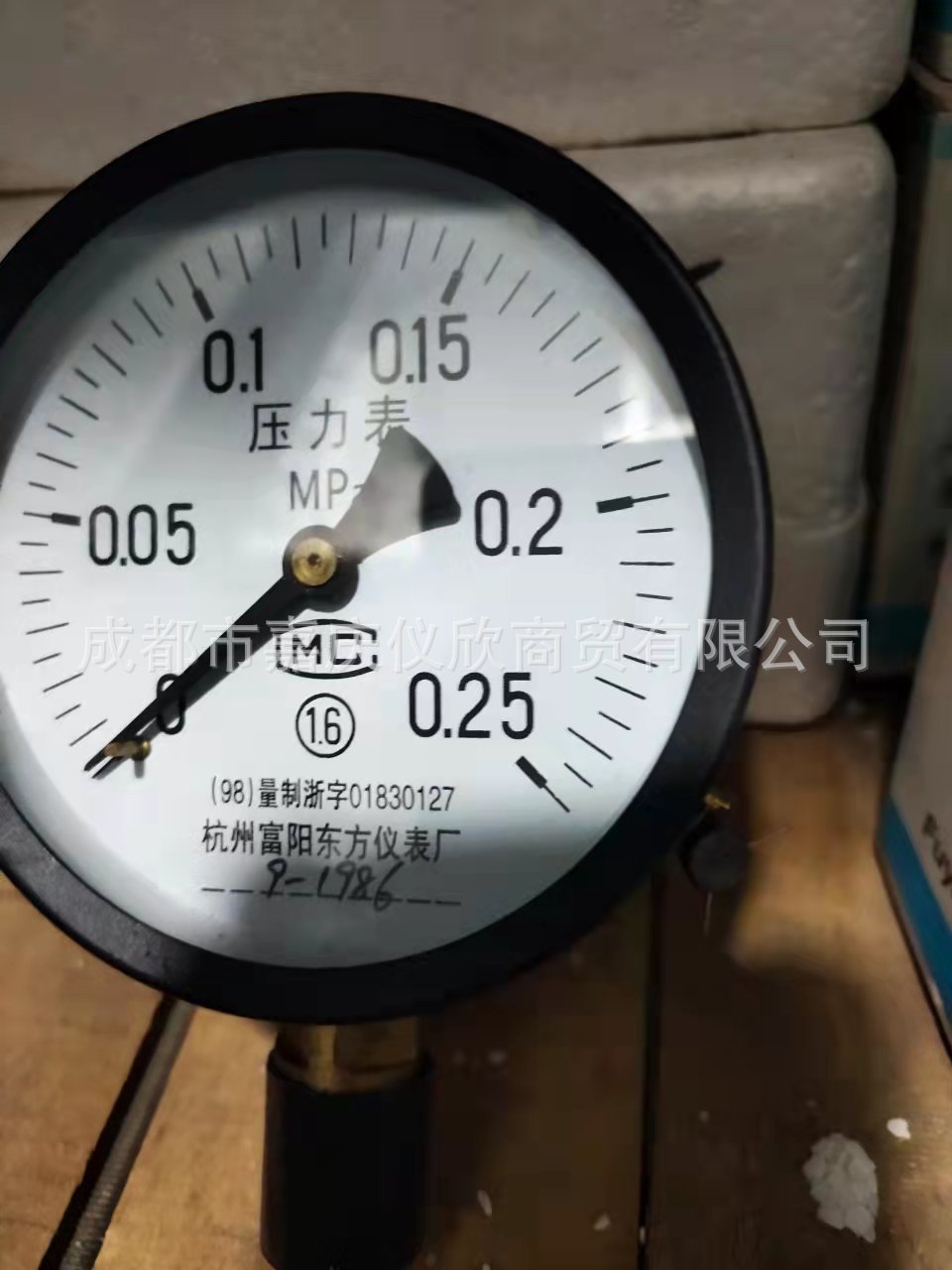 低价销售一批压力表Y100 0-0.25MPA