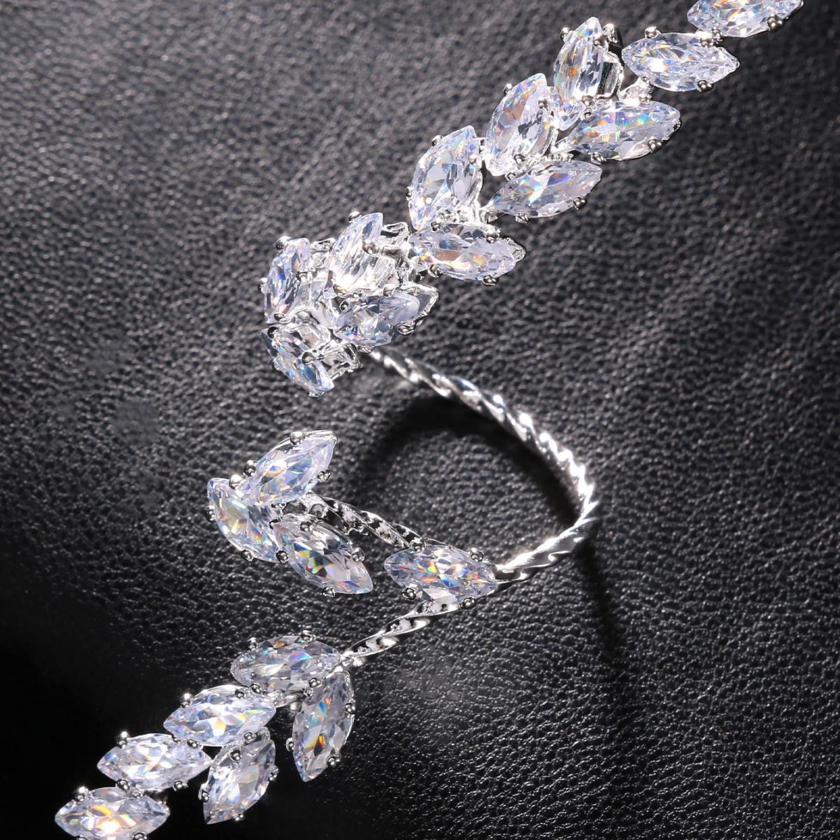 Nueva pulsera de circón transfronteriza personalidad europea y americana brillante accesorios de espalda abierta pulsera femenina