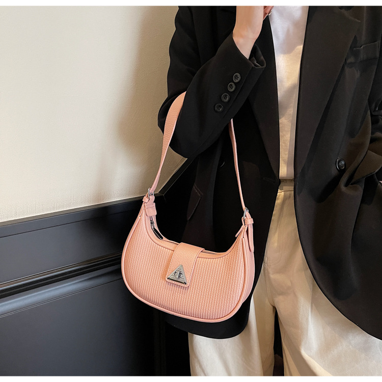 The 2025 new underarm bag for women is a simple and versatile single-shoulder crossbody bag. It is a popular and niche designer crescent-shaped women's bag undefined