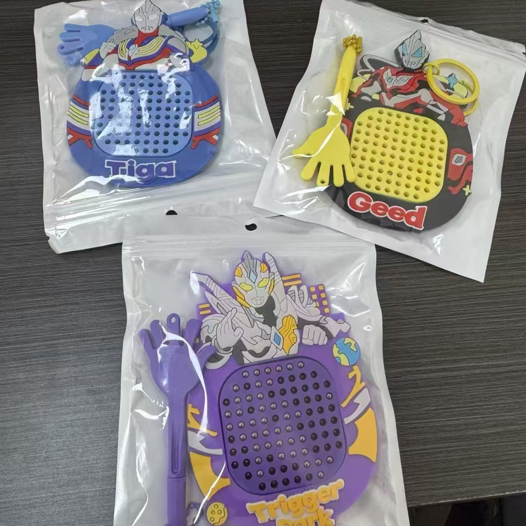 dibujos animados creativos bola de acero de atracción tablero de dibujo bolsas de llaves pequeño colgante descompresión tablero de dibujo magnético juguetes laberinto al por mayor