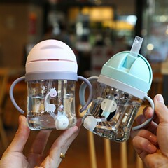 子供ストローカップ母子用品幼稚園の赤ちゃんはカップを飲む赤ちゃん専用の吸引ボールカップの対外貿易卸売りを学びます。