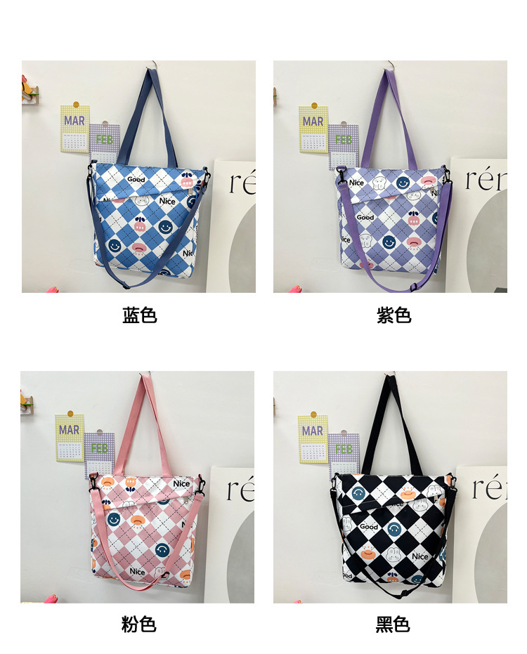 New nylon large-capacity hand-held student storage bag, cute cartoon outdoor bento bag, high appearance level single-shoulder women's bag Application Scenario