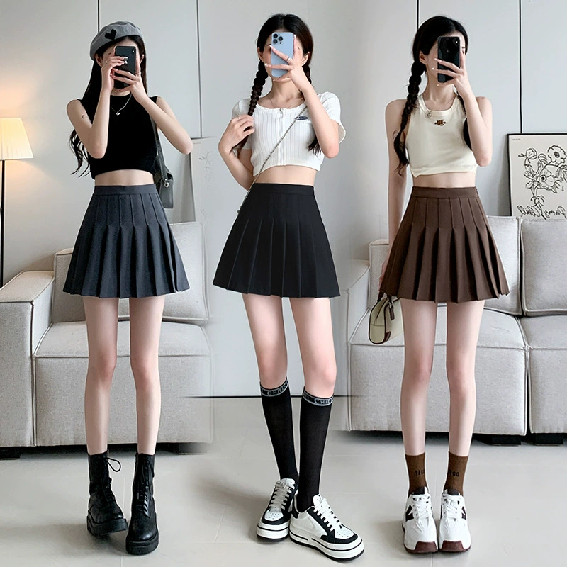 Новая универсальная белая плиссированная юбка для похудения для женщин, студенческий стиль, короткая юбка А-силуэта с высокой талией для весенних и осенних поездок на работу.