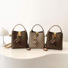 包包2025新款女包斜挎包手提水桶包冬季大容量时尚百搭通勤单肩包