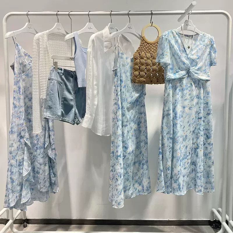 广州石井设计师品牌撤柜女装尾货杂款上衣连衣裙裤子女夏批发货源