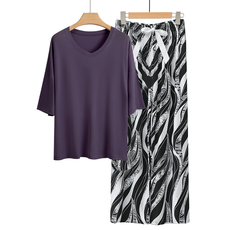 진한 보라색 + 불규칙한 패턴