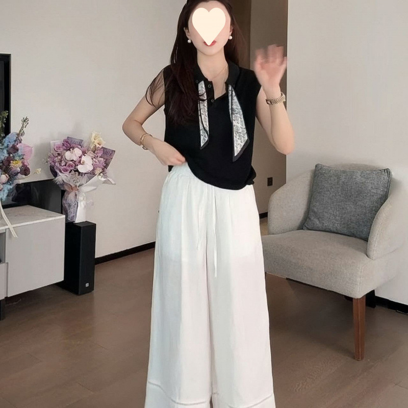 남색 상의 + 흰색 아홉 번째 바지 (스카프 포함) 정장이 먼저 배송됩니다