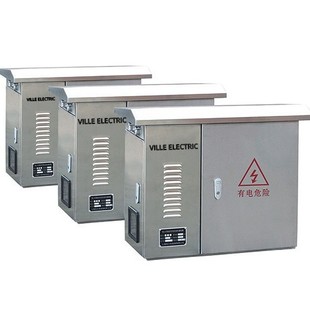 Low voltage column-mounted reactive power compensation device