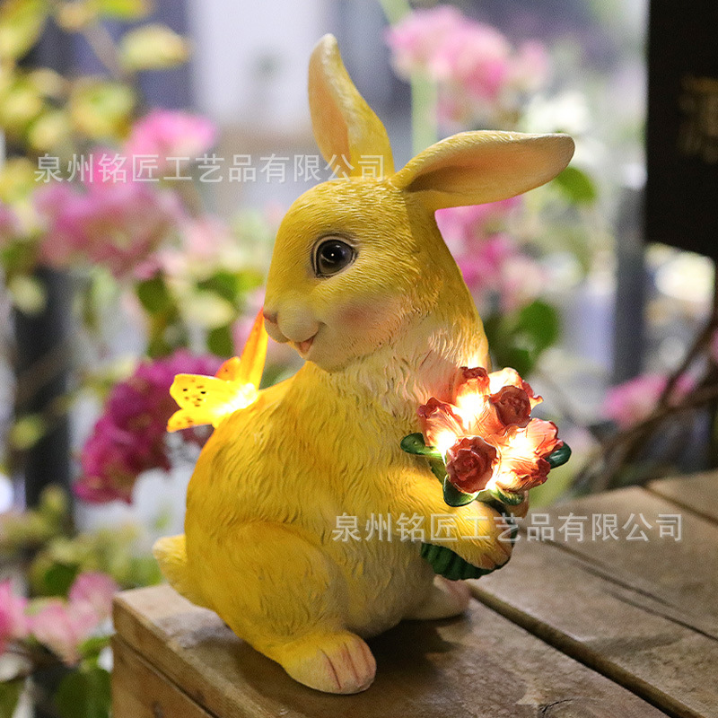 国境を越えた屋外の太陽ランプは、蝶、ウサギの像、樹脂工芸品、小動物、庭の装飾品をシミュレートできます。