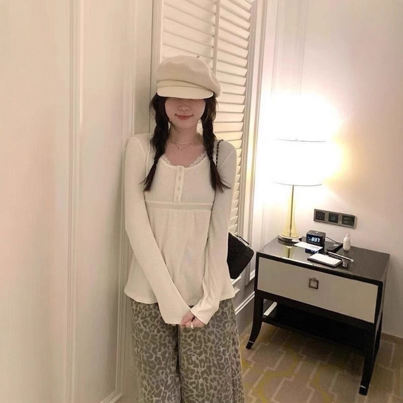 White Lace Round Neck Buttoned Long-Sleeved T-Shirt for Women in Autum New Slim and Versatile Sweet Age-Reducing Baby Doll Top