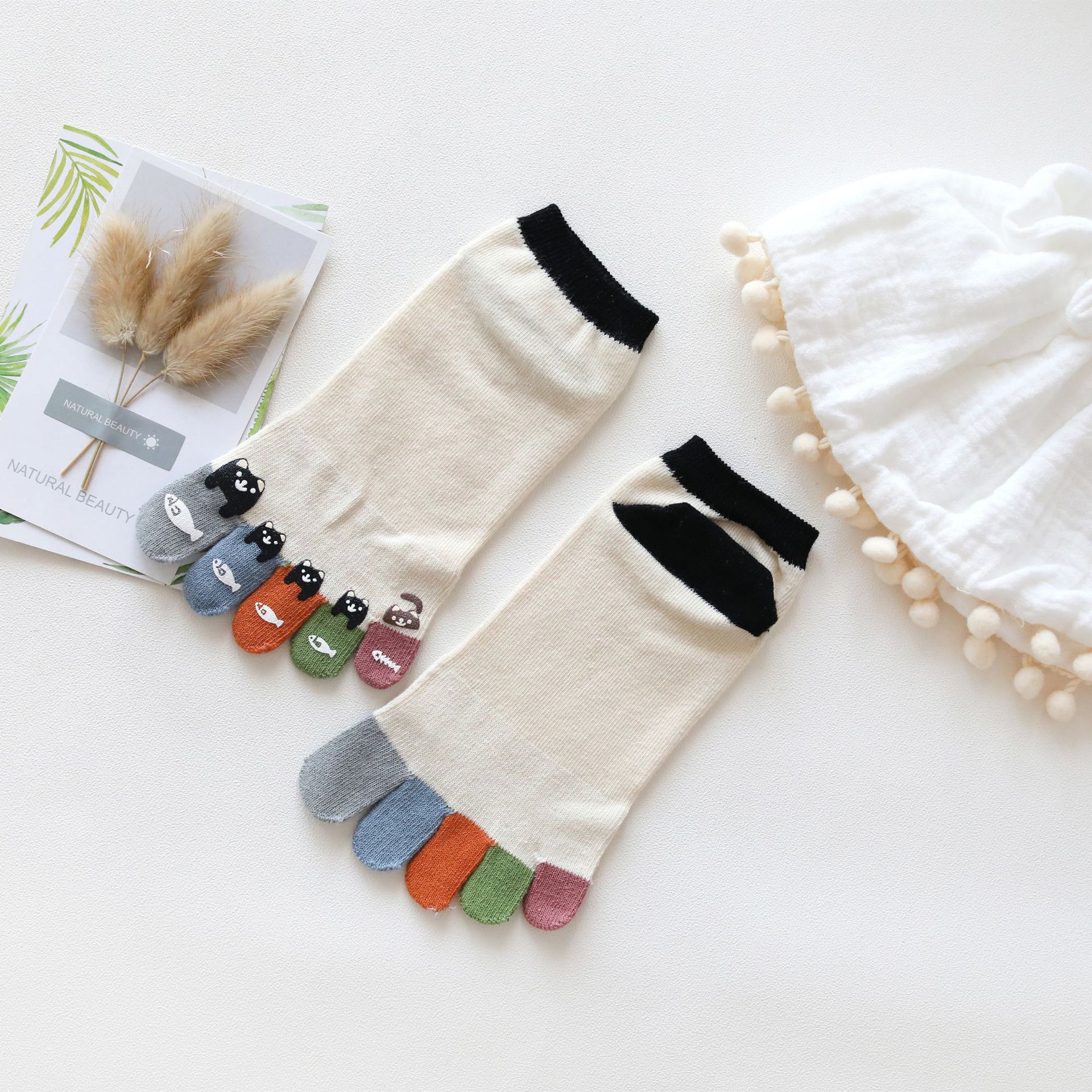 thumbnail image 1 of Calcetines de cinco dedos para mujer, bonitos calcetines cortos de algodón de calidad para primavera y otoño, 1 of 5
