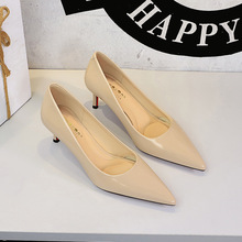 2660 European and American sexy banquet fine high-heeled women's shoes with a high-end feel, patent leather red sole, and a pointed toe that is not tiring to step on. Single shoe