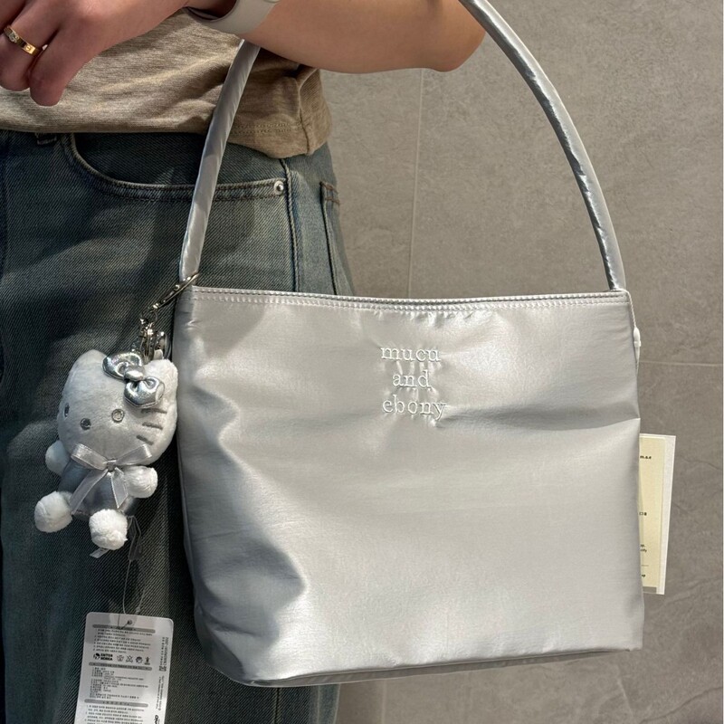 Korean Niche Mucu and Ebony Armpit Bag Fashionable Women's Tote Bag Versatile Commuter Shoulder Bag Bucket Bag