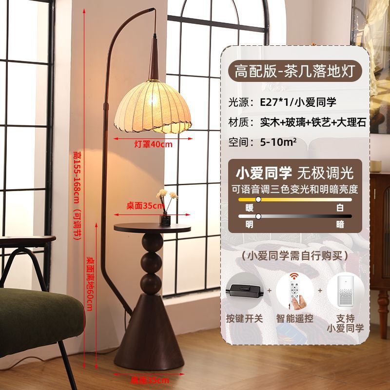 Luz de piso de estilo medieval al lado del sofá de la sala de estar, viento tranquilo, sensación de alto nivel de Zen, dormitorio, estudio, atmósfera, lámpara de cabecera