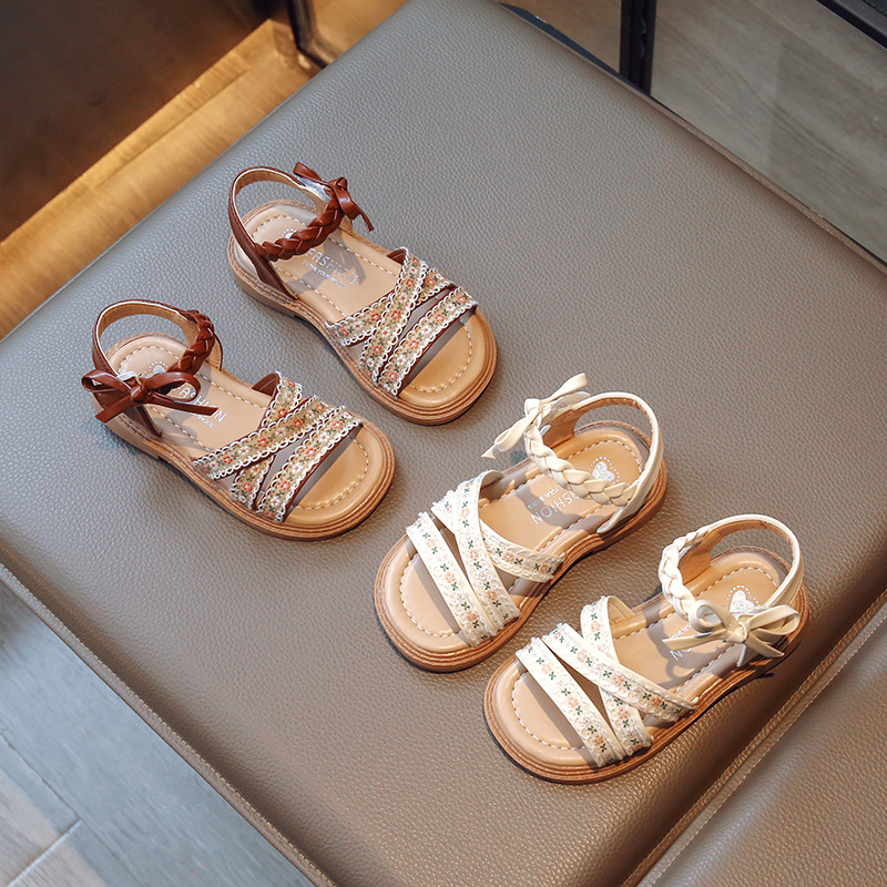 Summer 2023 New Children's Breathable Sandals for Girls, Soft Calfskin Sole Student Shoes, Wholesale and Distribution