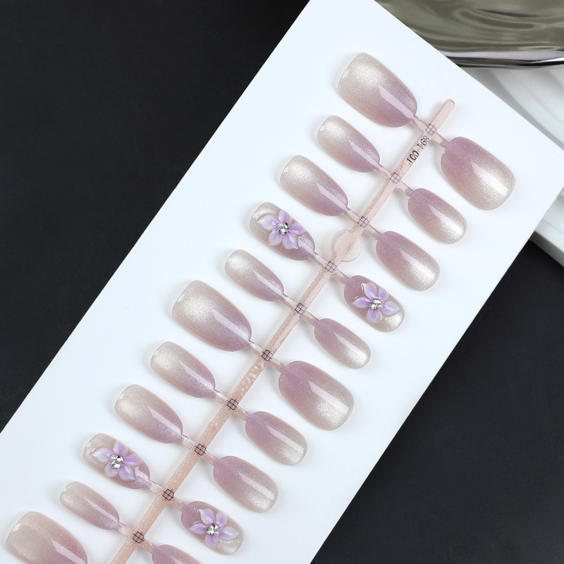 Light Purple Gradient Cat-Eye Handmade Flower-Wrapped Nails, Simple, Gentle and Whitening, 30 Pieces, Full-Size Finished Nails Wholesale