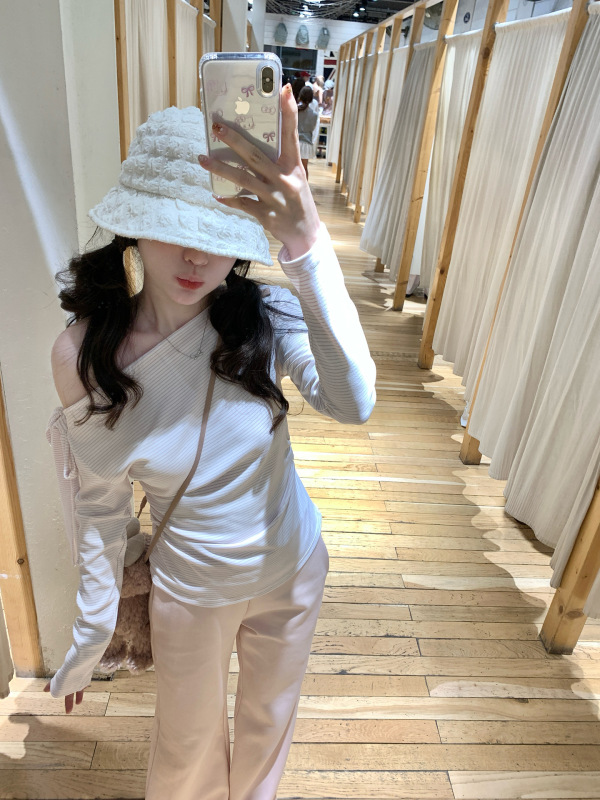 韩系粉条纹斜肩长袖t恤女装秋季修身打底绑带设计感别致露肩上衣|undefined