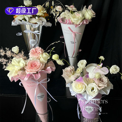 ネットの赤い新型のカラフルな甘い筒のアイスクリームの挿し木の果物の花束は花の紙の少女のアイスクリームの箱を包んで卸売りします。