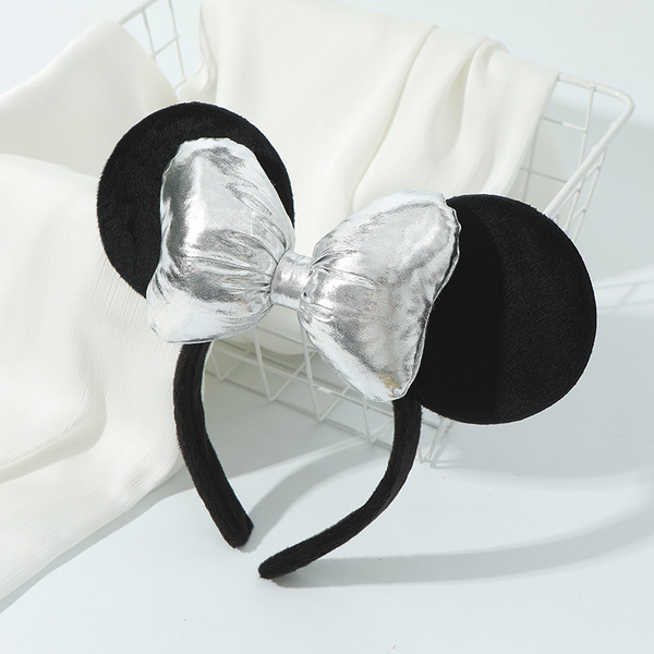 Cartoon cute hairgrip with bow