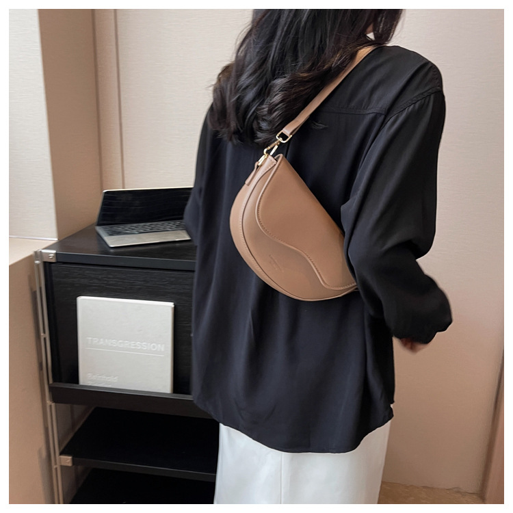 Grenzüberschreitende Damentasche 2024 neue einzelne Schulter Crossbody modische kleine quadratische Tasche Internet berühmte breite Schultergurt Live-Übertragung Schulter b_voghion.com