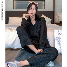 ��H˯�´��＾Ů���z�l�y�L��z�I���b��ɫ�߼��мҾӷ���