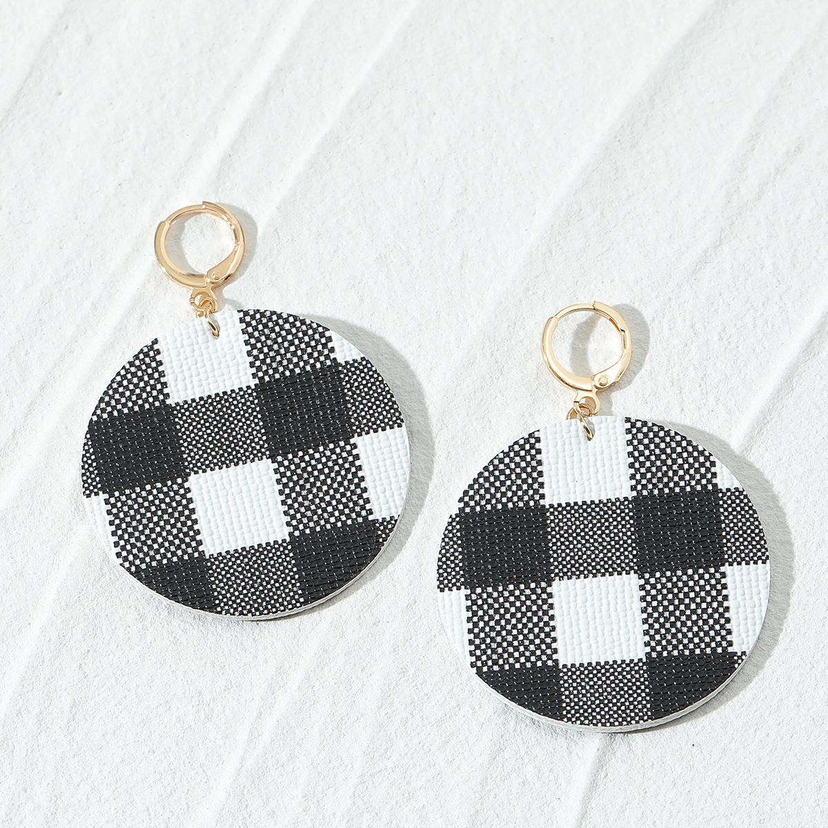 Qingdao Davey European And American Fashion Jewelry Black And White Checkerboard Pu Leather High Profile Large Earrings Women's Earrings display picture 3