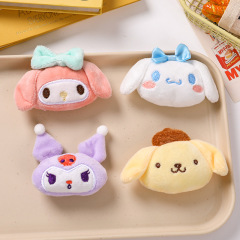 ぬいぐるみのブローチが可愛いです。
