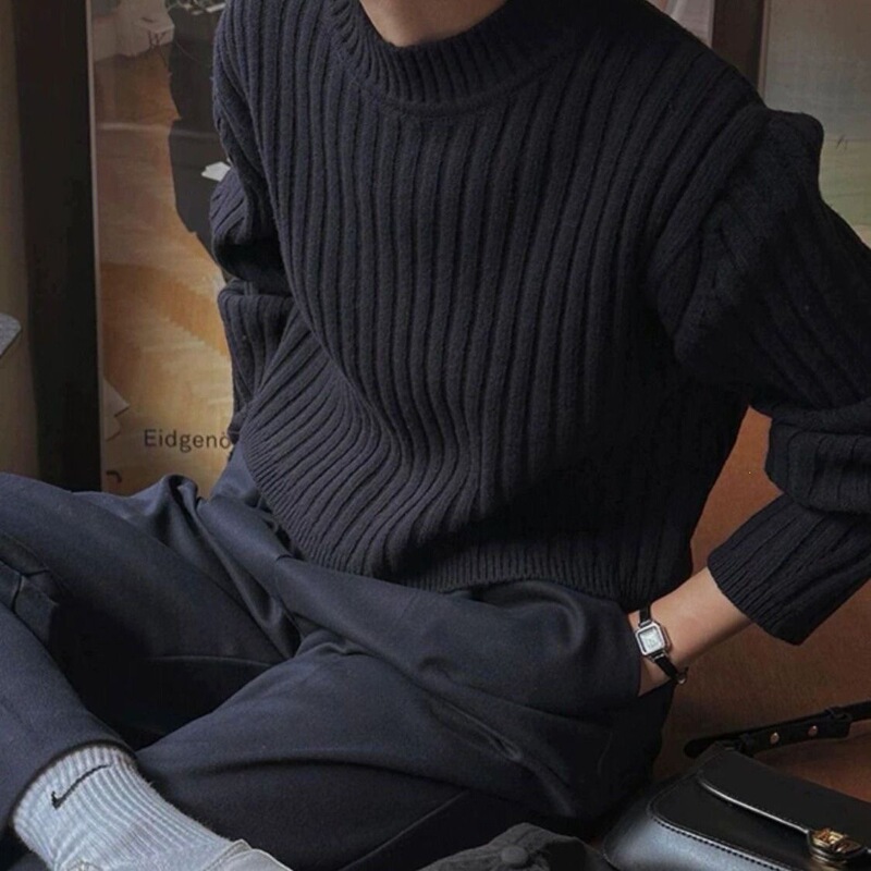 Loose, relaxed, and vintage black knit sweater, Korean-style casual and stylish round-neck top, new autumn/winter base layer knit