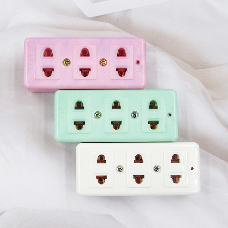 El Comercio exterior enchufe integrado de seis agujeros de tres colores enchufe Europeo Jack Tailandia Camboya enchufe Placa de cableado