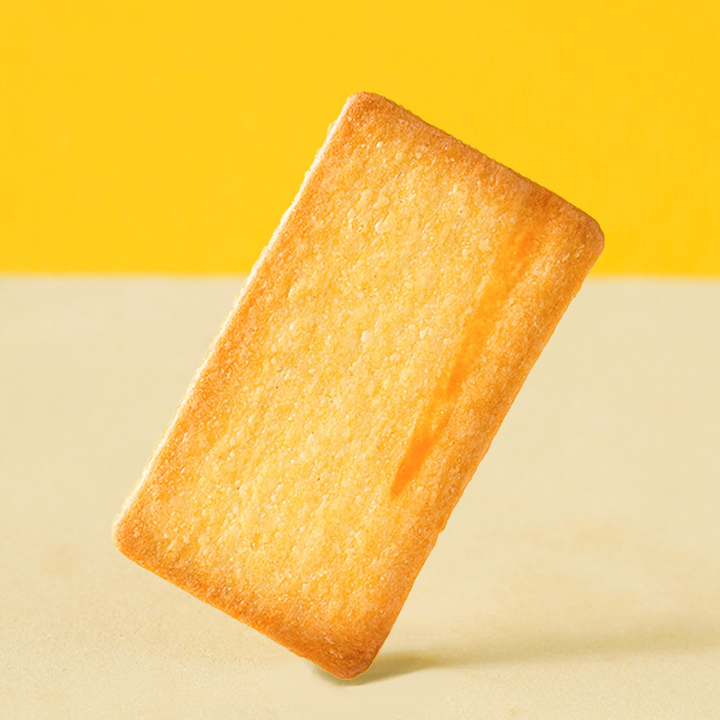 日本式の岩焼チーズのサクサクしたビスケットは薄くて脆いです。|undefined