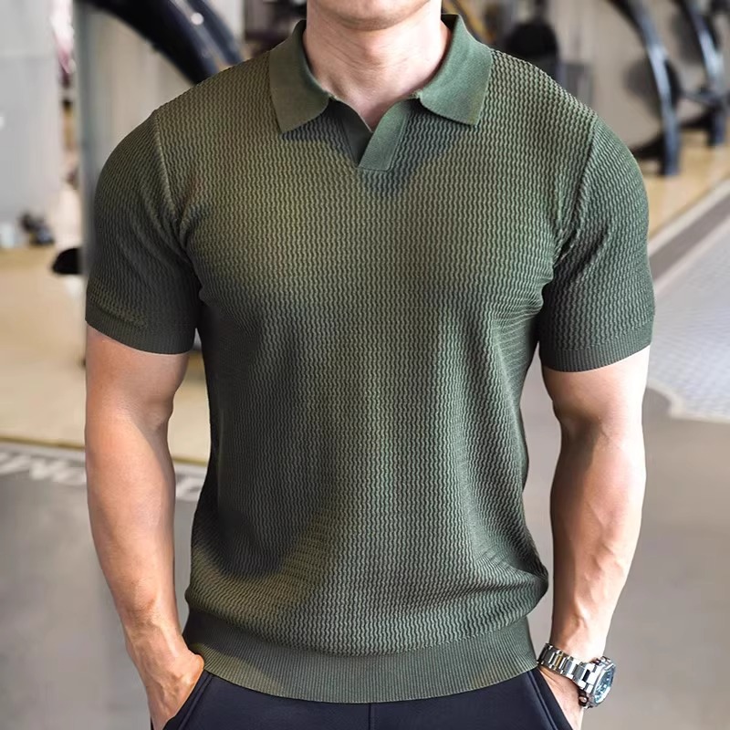 Camiseta POLO de punto con cuello en V y manga corta para hombre, estilo empresarial texturizado con cuello vuelto, camiseta de seda helada de verano, seda helada de secado rápido a la moda al por mayor.