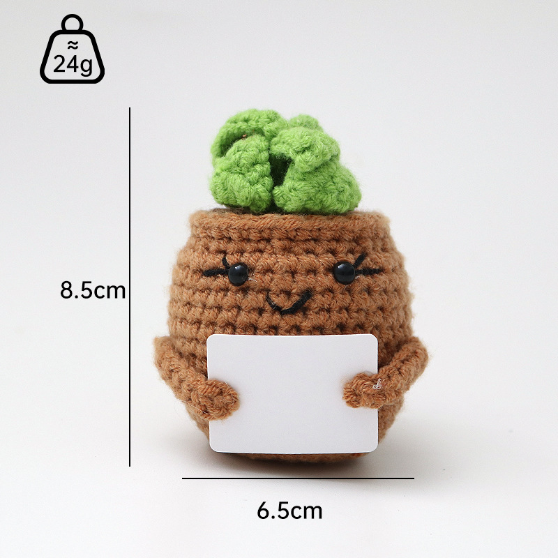 연한 갈색 화분에 담긴 불꽃 새싹 녹색