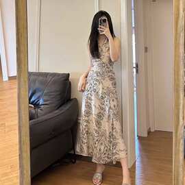 2026夏季新款度假风清冷印花交叉绑带挂脖水墨画无袖连衣裙长裙女