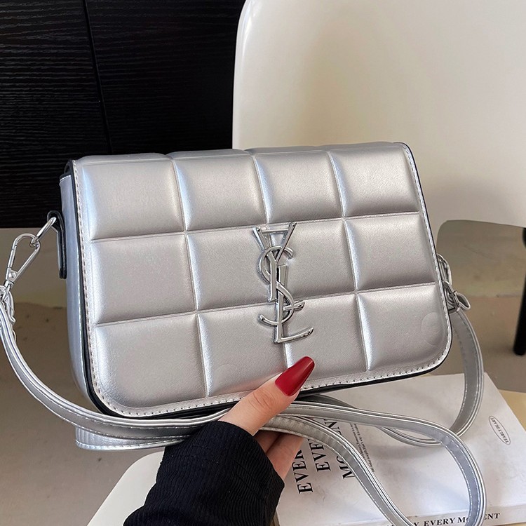 Bolso cuadrado pequeño retro francés 2023 nuevo bolso de mensajero de hombro simple y versátil de moda bolso de tofu de textura avanzada