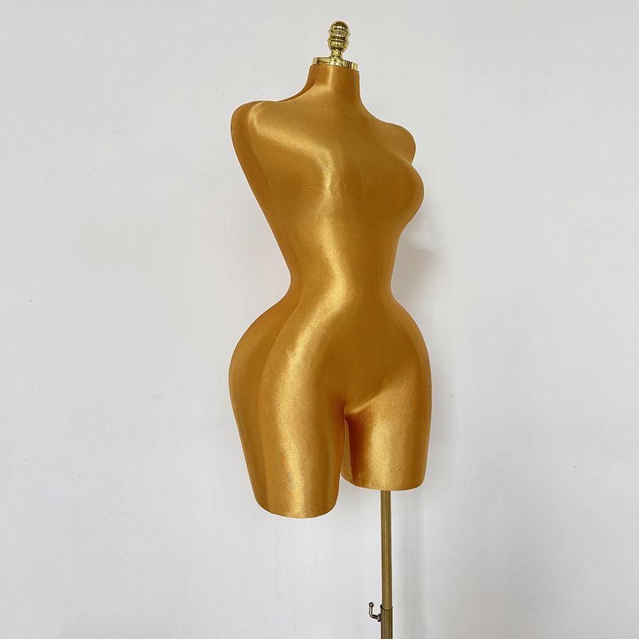 Oro europeo y americano Kardashian maniquí de pecho grande modelo de busto estante de exhibición gran trasero gorda modelo de ropa accesorios mujeres
