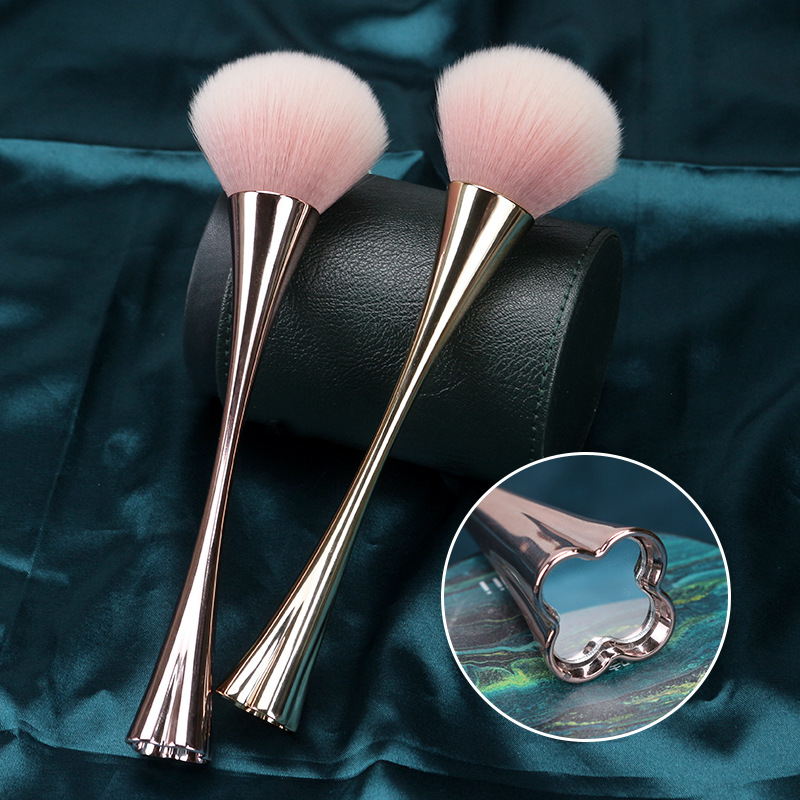 Nuevo trébol de cuatro hojas cepillo suelto solo rubor cepillo Rosa oro piel suave Internet celebridad belleza herramientas pequeña cintura maquillaje cepillo