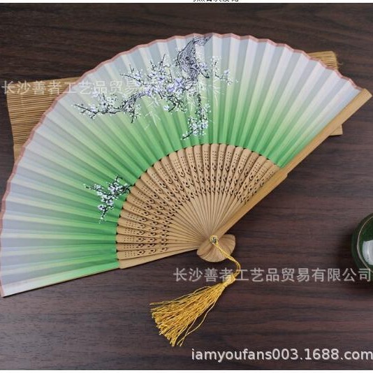 Fans de seda de dos flores y paisaje de la cabeza verde una sonrisa de ventilador de dama ventilador plegable de bambú de estampado de flores ventilador artesanal