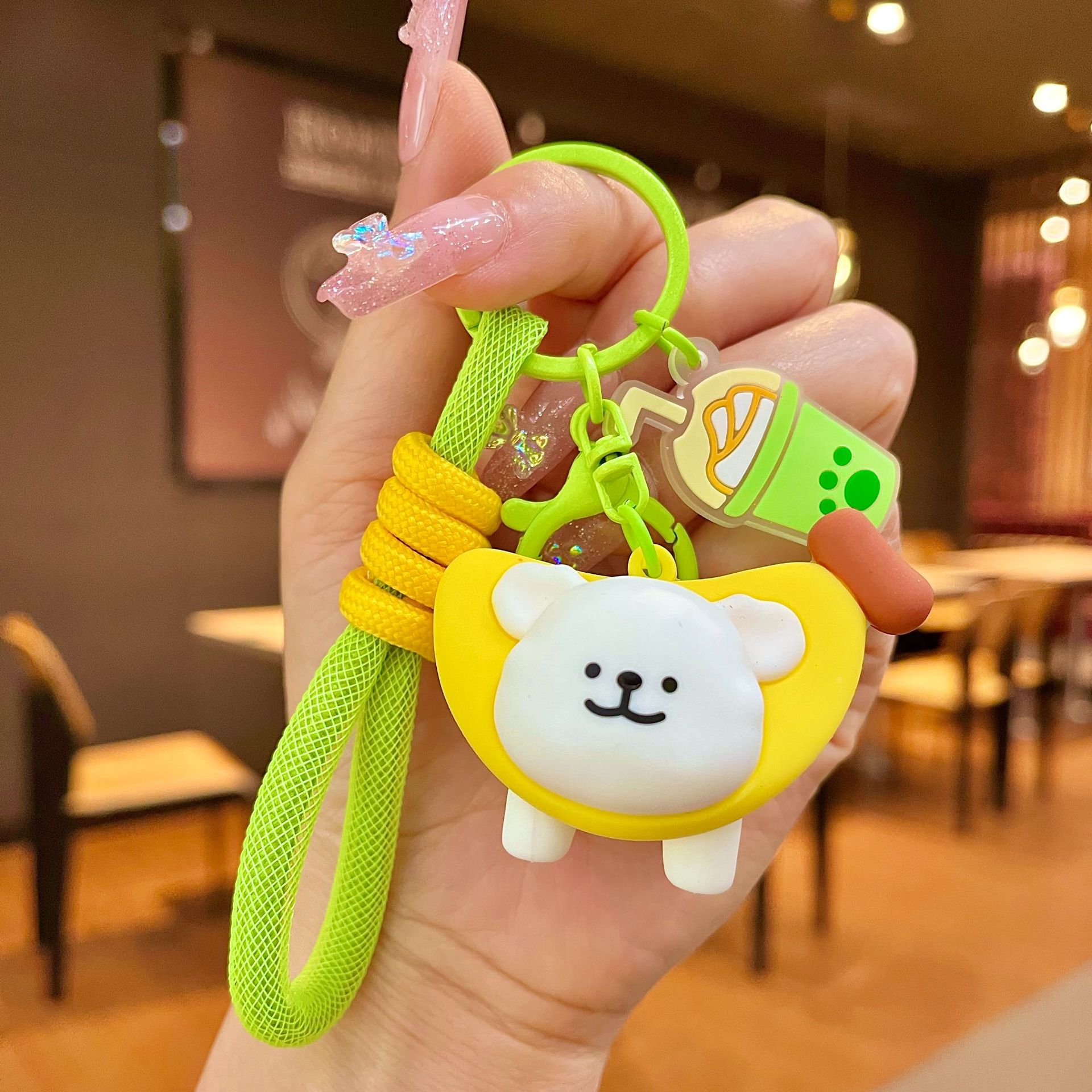 Línea de fábrica de llaveros perros en línea al por mayor postre popular cabeza cubierta de llaves de automóvil muñeca pequeña decoración de regalo