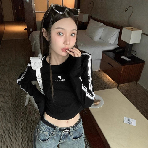 Black hot girl 2025 early autumn design feeling pure desire style short long-sleeved T-shirt niche bottoming shirt women's autumn interior