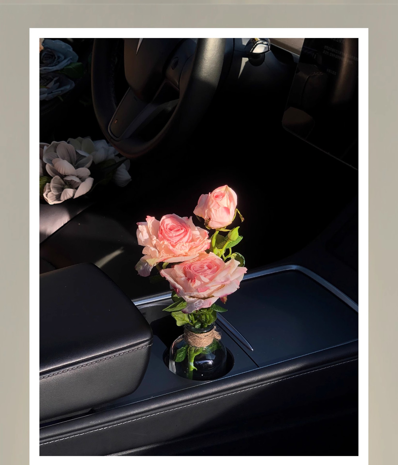 Cross-Border Car Ornaments, High-End Light Luxury Car Accessories, Car Center Console, Cute Vase, Roses