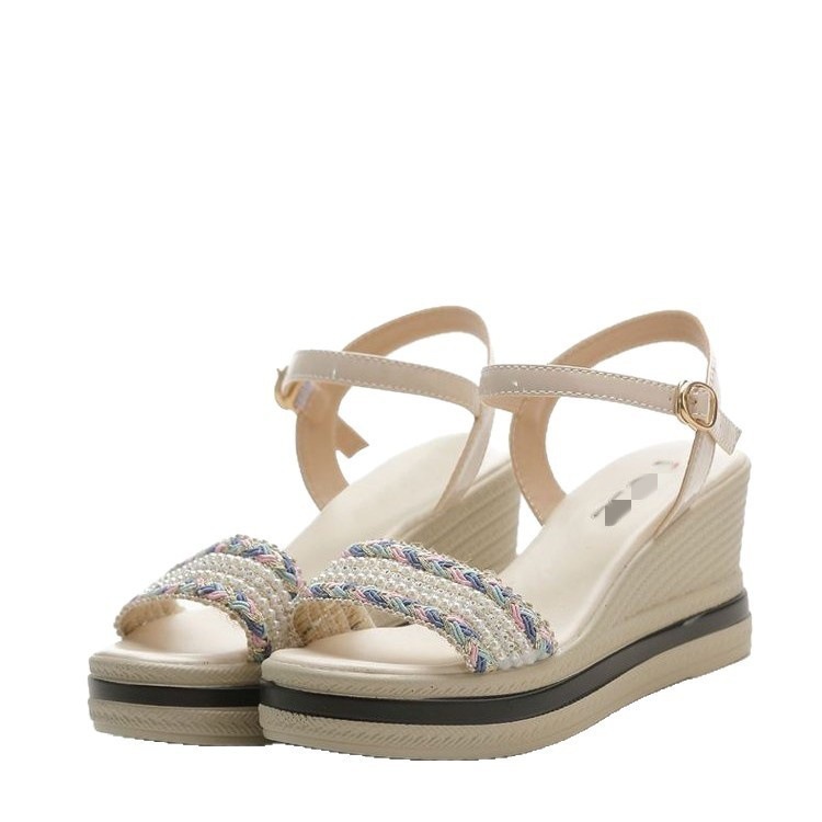 Sandalias para mujeres verano 2026 nueva moda de tacones altos muffin fondo grueso temperamento extranjero zapatos de playa de hadas de moda